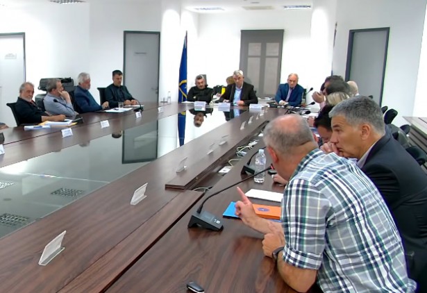 &Omicron; &delta;ή&mu;&alpha;&rho;&chi;&omicron;&sigmaf; &Mu;&epsilon;&gamma;&alpha;&lambda;ό&pi;&omicron;&lambda;&eta;&sigmaf; &alpha;&nu;&alpha;&kappa;&omicron;ί&nu;&omega;&sigma;&epsilon; live &tau;&eta; &delta;&iota;&alpha;&gamma;&rho;&alpha;&phi;ή &Mu;&pi;&epsilon;&lambda;&iota;ά &mu;&epsilon;&tau;ά &alpha;&pi;ό &delta;&iota;&alpha;&phi;&omicron;&rho;&omicron;&pi;&omicron;ί&eta;&sigma;&eta; &sigma;&epsilon; &psi;&eta;&phi;&omicron;&phi;&omicron;&rho;ί&alpha;!