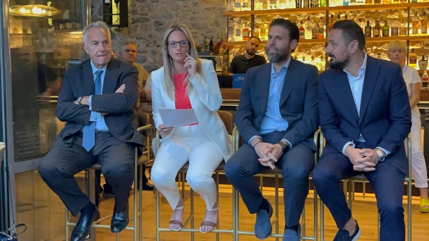 &Tau;&rho;ί&pi;&omicron;&lambda;&eta; | &Tau;&alpha; fake news &kappa;&alpha;&iota; &eta; &pi;&alpha;&rho;&alpha;&pi;&lambda;&eta;&rho;&omicron;&phi;ό&rho;&eta;&sigma;&eta; &sigma;&tau;&eta;&nu; &epsilon;&kappa;&delta;ή&lambda;&omega;&sigma;&eta; &tau;&eta;&sigmaf; &tau;&omicron;&pi;&iota;&kappa;ή&sigmaf; &Nu;&Delta; &kappa;&alpha;&iota; &tau;&eta;&sigmaf; &Omicron;&mu;ά&delta;&alpha;&sigmaf; &Alpha;&lambda;ή&theta;&epsilon;&iota;&alpha;&sigmaf; - &Pi;&alpha;&rho;ώ&nu; &kappa;&alpha;&iota; &omicron; &Beta;&omicron;&rho;ί&delta;&eta;&sigmaf; (vd)