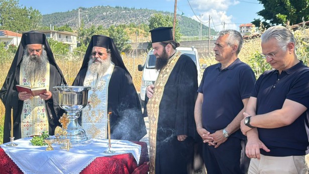 &Alpha;&gamma;&iota;&alpha;&sigma;&mu;ό&sigmaf; &gamma;&iota;&alpha; &tau;&alpha; έ&rho;&gamma;&alpha; &sigma;&tau;&omicron; &beta;&rho;&epsilon;&phi;&omicron;&nu;&eta;&pi;&iota;&alpha;&kappa;ό &sigma;&tau;&alpha;&theta;&mu;ό &Phi;&iota;&lambda;&iota;&kappa;ώ&nu;: &laquo;&Alpha;&phi;&omicron;&rho;ά &tau;&omicron; &mu;έ&lambda;&lambda;&omicron;&nu; &tau;&omicron;&upsilon; &tau;ό&pi;&omicron;&upsilon;&raquo; - &laquo;&Epsilon;&pi;&epsilon;&nu;&delta;ύ&omicron;&upsilon;&mu;&epsilon; &mu;&epsilon; &pi;&rho;ά&xi;&epsilon;&iota;&sigmaf;&raquo; (vd)