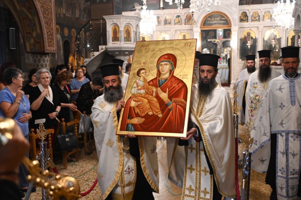 &Tau;&omicron; &Iota;&epsilon;&rho;ό &Epsilon;&iota;&kappa;ό&nu;&iota;&sigma;&mu;&alpha; &tau;&eta;&sigmaf; &Pi;&alpha;&nu;&alpha;&gamma;ί&alpha;&sigmaf; &Tau;&rho;&iota;&chi;&epsilon;&rho;&omicron;ύ&sigma;&alpha;&sigmaf; &sigma;&tau;&omicron; &Nu;&alpha;ό &Alpha;&gamma;ί&alpha;&sigmaf; &Beta;&alpha;&rho;&beta;ά&rho;&alpha;&sigmaf; &Tau;&rho;ί&pi;&omicron;&lambda;&eta;&sigmaf; (&epsilon;&iota;&kappa;ό&nu;&epsilon;&sigmaf;)