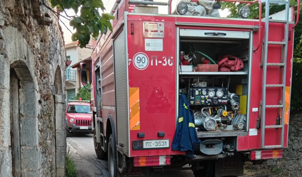 &Phi;&omega;&tau;&iota;ά &xi;έ&sigma;&pi;&alpha;&sigma;&epsilon; &sigma;&epsilon; &kappa;&lambda;&epsilon;&iota;&sigma;&tau;ή &omicron;&iota;&kappa;ί&alpha; &sigma;&tau;&eta; &Beta;&upsilon;&tau;ί&nu;&alpha; &Alpha;&rho;&kappa;&alpha;&delta;ί&alpha;&sigmaf; (&epsilon;&iota;&kappa;ό&nu;&epsilon;&sigmaf;)
