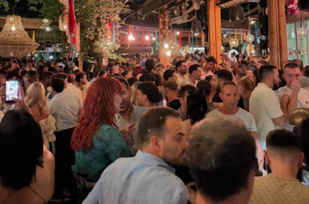 &Omicron; &Tau;&zeta;&iota;&omicron;ύ&mu;&eta;&sigmaf; &gamma;&iota;&alpha; &tau;&omicron;&nu; &Delta;&epsilon;&kappa;&alpha;&pi;&epsilon;&nu;&tau;&alpha;ύ&gamma;&omicron;&upsilon;&sigma;&tau;&omicron; &sigma;&tau;&eta;&nu; &Tau;&rho;ί&pi;&omicron;&lambda;&eta;: "&Epsilon;&omicron;&rho;&tau;&alpha;&sigma;&tau;&iota;&kappa;ή, &kappa;&alpha;&lambda;&omicron;&kappa;&alpha;&iota;&rho;&iota;&nu;ή, &gamma;&epsilon;&mu;ά&tau;&eta; &kappa;ό&sigma;&mu;&omicron; &eta; &pi;ό&lambda;&eta;"! (&epsilon;&iota;&kappa;ό&nu;&epsilon;&sigmaf;)