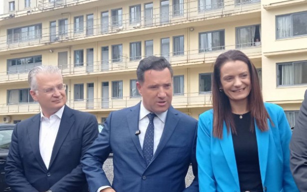 &laquo;&Pi;&rho;ά&sigma;&iota;&nu;&omicron; &phi;&omega;&sigmaf;&raquo; &gamma;&iota;&alpha; &tau;&eta;&nu; &pi;&rho;&omicron;&mu;&epsilon;&lambda;έ&tau;&eta; &tau;&eta;&sigmaf; &nu;έ&alpha;&sigmaf; &pi;&tau;έ&rho;&upsilon;&gamma;&alpha;&sigmaf; &tau;&omicron;&upsilon; &Pi;&alpha;&nu;&alpha;&rho;&kappa;&alpha;&delta;&iota;&kappa;&omicron;ύ &Nu;&omicron;&sigma;&omicron;&kappa;&omicron;&mu;&epsilon;ί&omicron;&upsilon;