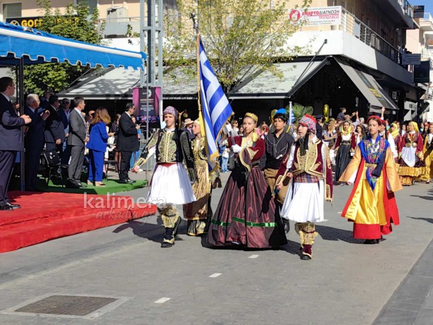 &Tau;&rho;ί&pi;&omicron;&lambda;&eta; | &Tau;&omicron; &pi;&rho;ό&gamma;&rho;&alpha;&mu;&mu;&alpha; &tau;&eta;&sigmaf; &pi;&alpha;&rho;έ&lambda;&alpha;&sigma;&eta;&sigmaf; &gamma;&iota;&alpha; &tau;&eta;&nu; "28&eta; &Omicron;&kappa;&tau;&omega;&beta;&rho;ί&omicron;&upsilon;"