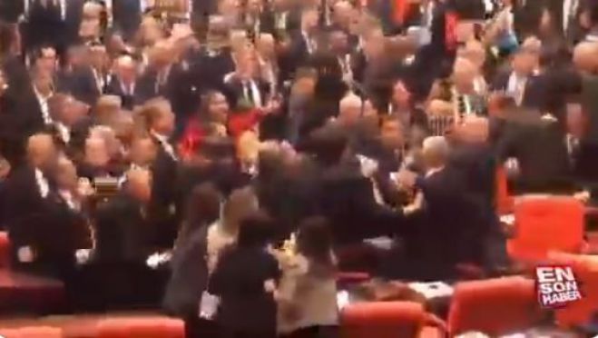 Ά&gamma;&rho;&iota;&omicron; &xi;ύ&lambda;&omicron; &sigma;&tau;&eta;&nu; &Beta;&omicron;&upsilon;&lambda;ή &tau;&eta;&sigmaf; &Tau;&omicron;&upsilon;&rho;&kappa;ί&alpha;&sigmaf;! (vd)