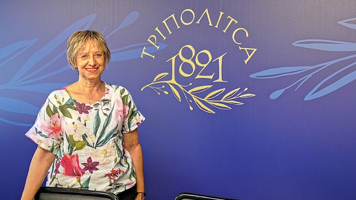 &Tau;&omicron; &kappa;ά&lambda;&epsilon;&sigma;&mu;&alpha; &tau;&eta;&sigmaf; &Alpha;&nu;&tau;&iota;&delta;&eta;&mu;ά&rho;&chi;&omicron;&upsilon; &Pi;&omicron;&lambda;&iota;&tau;&iota;&sigma;&mu;&omicron;ύ, &Epsilon;&lambda;έ&nu;&eta;&sigmaf; &Kappa;&alpha;&rho;&omicron;ύ&nu;&tau;&zeta;&omicron;&upsilon;, &gamma;&iota;&alpha; &tau;&eta;&nu; &epsilon;&kappa;&delta;ή&lambda;&omega;&sigma;&eta; "&Tau;&eta;&sigmaf; &lambda;&epsilon;&upsilon;&tau;&epsilon;&rho;&iota;ά&sigmaf; &tau;΄&alpha;&gamma;έ&rho;&iota;" &sigma;&tau;&omicron; &Lambda;&iota;&mu;&pi;&omicron;&beta;ί&sigma;&iota; (vd)