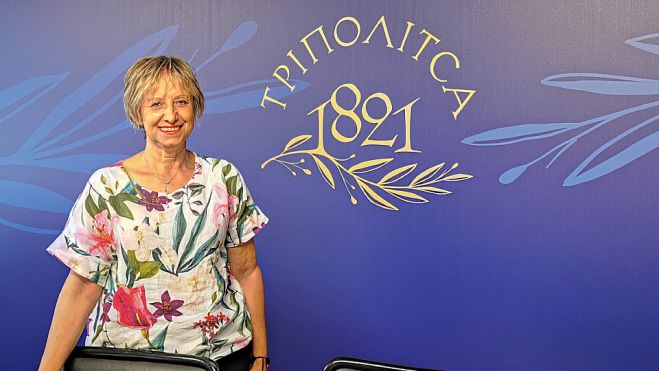 &Tau;&omicron; &kappa;ά&lambda;&epsilon;&sigma;&mu;&alpha; &tau;&eta;&sigmaf; &Alpha;&nu;&tau;&iota;&delta;&eta;&mu;ά&rho;&chi;&omicron;&upsilon; &Pi;&omicron;&lambda;&iota;&tau;&iota;&sigma;&mu;&omicron;ύ, &Epsilon;&lambda;έ&nu;&eta;&sigmaf; &Kappa;&alpha;&rho;&omicron;ύ&nu;&tau;&zeta;&omicron;&upsilon;, &gamma;&iota;&alpha; &tau;&eta;&nu; &epsilon;&kappa;&delta;ή&lambda;&omega;&sigma;&eta; "&Tau;&eta;&sigmaf; &lambda;&epsilon;&upsilon;&tau;&epsilon;&rho;&iota;ά&sigmaf; &tau;΄&alpha;&gamma;έ&rho;&iota;" &sigma;&tau;&omicron; &Lambda;&iota;&mu;&pi;&omicron;&beta;ί&sigma;&iota; (vd)