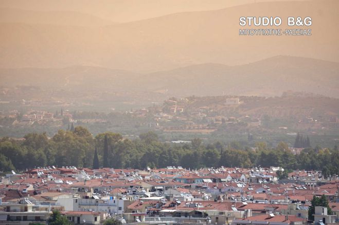 Μπάνιο στη θάλασσα με .. αφρικανική σκόνη στο Ναύπλιο (εικόνες)