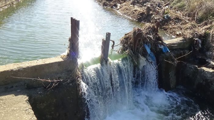 Ξεκίνησε η απομάκρυνση των νερών από τα χωράφια στην περιοχή του ταμιευτήρα της λίμνης Τάκα
