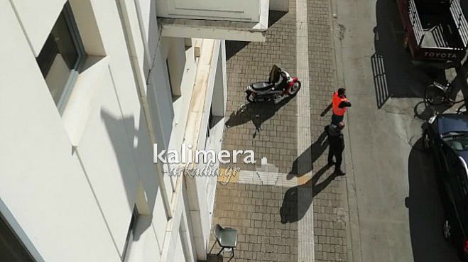 Έλεγχος και προληπτικά μέτρα | Ένας - ένας περνούν οι δημότες στο κτίριο της ΔΕΥΑΤ
