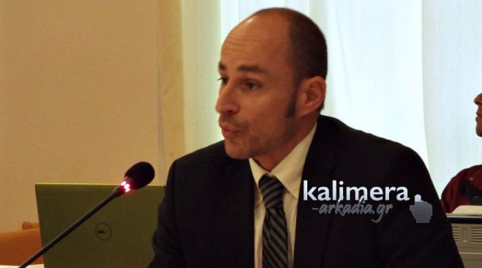 &Eta; &alpha;&nu;&tau;ί&delta;&rho;&alpha;&sigma;&eta; &Mu;&pi;&omicron;&upsilon;&lambda;&omicron;ύ&kappa;&omicron;&upsilon;: "&Eta; &pi;&omicron;&lambda;&iota;&tau;&iota;&kappa;ή &kappa;&alpha;&iota; &omicron; &delta;&eta;&mu;ό&sigma;&iota;&omicron;&sigmaf; &delta;&iota;ά&lambda;&omicron;&gamma;&omicron;&sigmaf; &theta;&alpha; έ&pi;&rho;&epsilon;&pi;&epsilon; &nu;&alpha; &delta;&iota;&epsilon;&xi;ά&gamma;&omicron;&nu;&tau;&alpha;&iota; &mu;&epsilon; &sigma;&omicron;&beta;&alpha;&rho;ό&tau;&eta;&tau;&alpha; &kappa;&alpha;&iota; &upsilon;&pi;&epsilon;&upsilon;&theta;&upsilon;&nu;ό&tau;&eta;&tau;&alpha;"