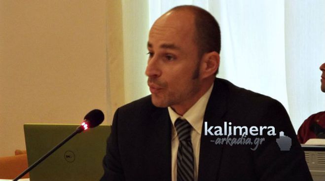 &Eta; &alpha;&nu;&tau;ί&delta;&rho;&alpha;&sigma;&eta; &Mu;&pi;&omicron;&upsilon;&lambda;&omicron;ύ&kappa;&omicron;&upsilon;: "&Eta; &pi;&omicron;&lambda;&iota;&tau;&iota;&kappa;ή &kappa;&alpha;&iota; &omicron; &delta;&eta;&mu;ό&sigma;&iota;&omicron;&sigmaf; &delta;&iota;ά&lambda;&omicron;&gamma;&omicron;&sigmaf; &theta;&alpha; έ&pi;&rho;&epsilon;&pi;&epsilon; &nu;&alpha; &delta;&iota;&epsilon;&xi;ά&gamma;&omicron;&nu;&tau;&alpha;&iota; &mu;&epsilon; &sigma;&omicron;&beta;&alpha;&rho;ό&tau;&eta;&tau;&alpha; &kappa;&alpha;&iota; &upsilon;&pi;&epsilon;&upsilon;&theta;&upsilon;&nu;ό&tau;&eta;&tau;&alpha;"