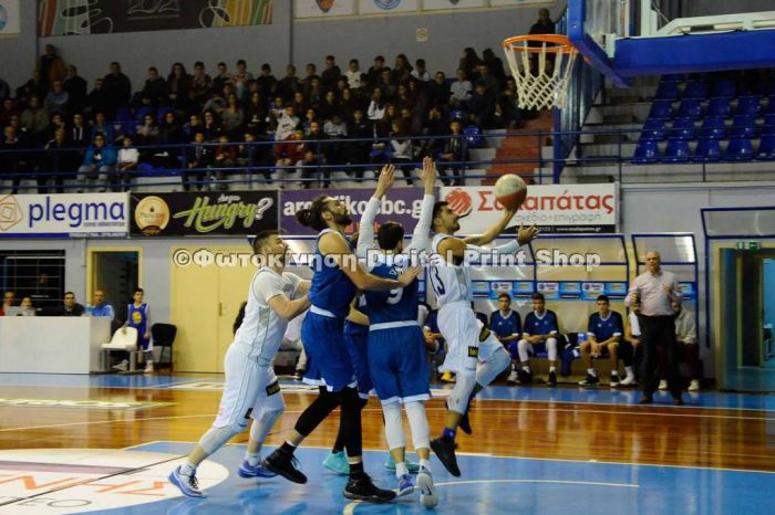 &Alpha;2 | &Epsilon;&kappa;&tau;ό&sigmaf; έ&delta;&rho;&alpha;&sigmaf; &pi;&alpha;ί&zeta;&epsilon;&iota; &sigma;ή&mu;&epsilon;&rho;&alpha; &omicron; &Alpha;&rho;&kappa;&alpha;&delta;&iota;&kappa;ό&sigmaf;