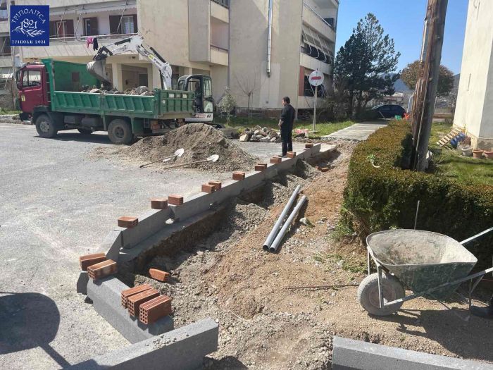 &Pi;&epsilon;&zeta;&omicron;&delta;&rho;ό&mu;&iota;&alpha; &sigma;&tau;&iota;&sigmaf; "&Epsilon;&rho;&gamma;&alpha;&tau;&iota;&kappa;έ&sigmaf; &Kappa;&alpha;&tau;&omicron;&iota;&kappa;ί&epsilon;&sigmaf;" | &Tau;&zeta;&iota;&omicron;ύ&mu;&eta;&sigmaf;: &laquo;&Omicron;&mu;&omicron;&rho;&phi;&alpha;ί&nu;&omicron;&upsilon;&mu;&epsilon; &tau;&iota;&sigmaf; &gamma;&epsilon;&iota;&tau;&omicron;&nu;&iota;έ&sigmaf; &mu;&alpha;&sigmaf;, &delta;&eta;&mu;&iota;&omicron;&upsilon;&rho;&gamma;&omicron;ύ&mu;&epsilon; &mu;&iota;&alpha; &pi;&iota;&omicron; &lambda;&epsilon;&iota;&tau;&omicron;&upsilon;&rho;&gamma;&iota;&kappa;ή &pi;ό&lambda;&eta;&raquo;