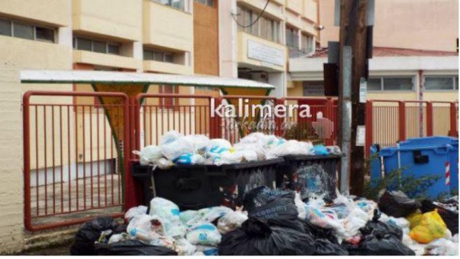 Σκουπίδια: Να κλείσουν για 2 ώρες τα σχολεία της Τρίπολης προτείνει το ΠΑΜΕ!