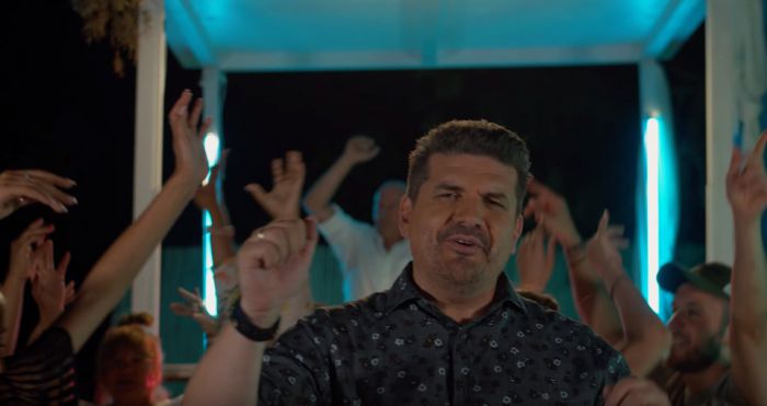 "Ό&lambda;&omicron;&iota; &pi;ά&nu;&omega;" | &Nu;έ&omicron; &tau;&rho;&alpha;&gamma;&omicron;ύ&delta;&iota; &alpha;&pi;ό &tau;&omicron;&nu; &Gamma;&iota;ά&nu;&nu;&eta; &Kappa;&alpha;&psi;ά&lambda;&eta;! (vd)