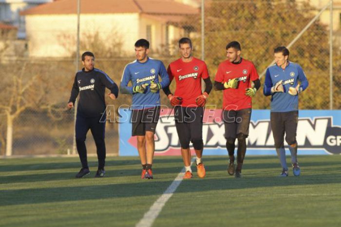 Η προπόνηση του Γιώργου Μουντάκη στους τερματοφύλακες του Αστέρα! (vd)