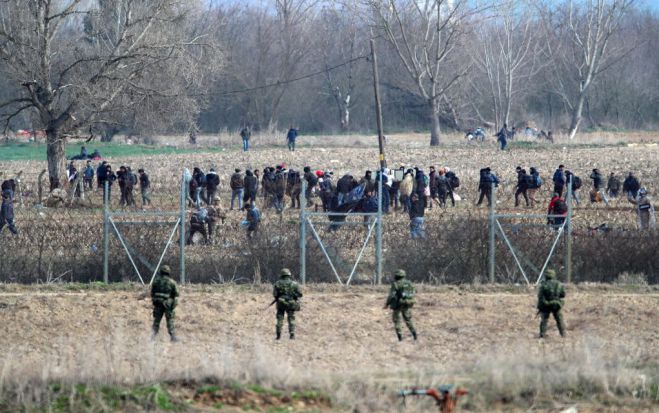 &quot;Άμεσο απεγκλωβισμό των προσφύγων από τα νησιά και με γρήγορες διαδικασίες να πάνε στις χώρες  που επιθυμούν&quot; ζητά το ΠΑΜΕ