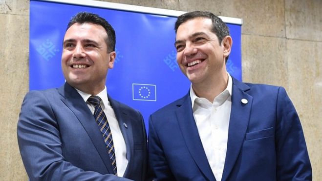Τηλεφωνική επικοινωνία Τσίπρα - Ζάεφ και ... έκτακτη συνέντευξη τύπου από Καμμένο!