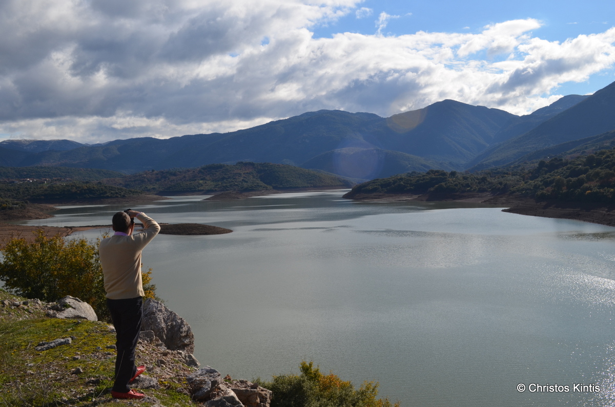 &Mu;&alpha;&gamma;&epsilon;&upsilon;&tau;&iota;&kappa;ό &omicron;&delta;&omicron;&iota;&pi;&omicron;&rho;&iota;&kappa;ό &tau;&omicron;&upsilon; &Chi;. &Kappa;&iota;&nu;&tau;ή &sigma;&tau;&eta;&nu; &pi;&alpha;&rho;&alpha;&lambda;ί&mu;&nu;&iota;&alpha; &delta;&iota;&alpha;&delta;&rho;&omicron;&mu;ή &tau;&eta;&sigmaf; &Lambda;ί&mu;&nu;&eta;&sigmaf; &Lambda;ά&delta;&omega;&nu;&alpha; (vd)