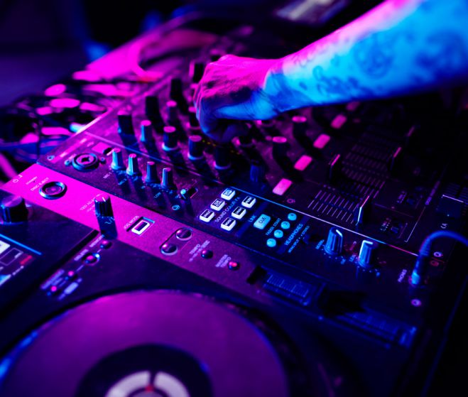 &Kappa;ό&nu;&tau;&rho;&alpha; &gamma;&iota;&alpha; party &pi;&omicron;&upsilon; &delta;&epsilon;&nu; έ&gamma;&iota;&nu;&epsilon; &tau;&omicron; &beta;&rho;ά&delta;&upsilon; &tau;&omicron;&upsilon; &Sigma;&alpha;&beta;&beta;ά&tau;&omicron;&upsilon; &ndash; &Kappa;&alpha;&rho;&omicron;ύ&nu;&tau;&zeta;&omicron;&upsilon;: &laquo;&Tau;&alpha; &kappa;&alpha;&tau;&alpha;&sigma;&tau;ή&mu;&alpha;&tau;&alpha; &sigma;&tau;&eta;&nu; &Pi;&epsilon;&tau;&rho;&iota;&nu;&omicron;ύ &delta;&epsilon;&nu; &pi;&rho;έ&pi;&epsilon;&iota; &nu;&alpha; έ&chi;&omicron;&upsilon;&nu; &kappa;&alpha;&nu;έ&nu;&alpha; &pi;&alpha;&rho;ά&pi;&omicron;&nu;&omicron;&raquo;