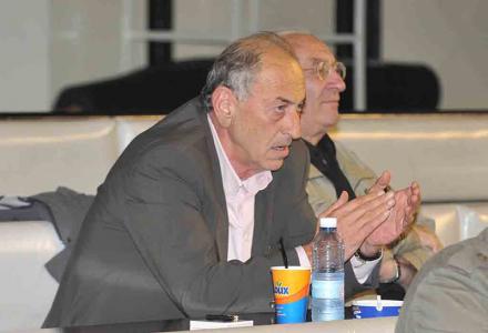 &Sigma;&upsilon;&lambda;&lambda;&upsilon;&pi;&eta;&tau;ή&rho;&iota;&alpha; &alpha;&pi;ό &tau;&omicron;&nu; &Alpha;&rho;&kappa;&alpha;&delta;&iota;&kappa;ό &gamma;&iota;&alpha; &tau;&omicron; &theta;ά&nu;&alpha;&tau;&omicron; &tau;&omicron;&upsilon; &Mu;&omicron;&lambda;&phi;έ&tau;&alpha;