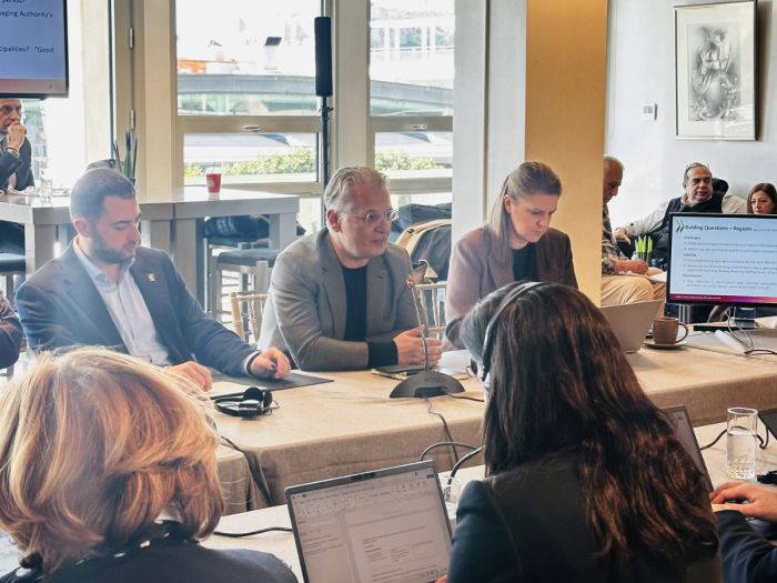 &Pi;&tau;&omega;&chi;ό&sigmaf;: &laquo;&Iota;&sigma;&chi;&upsilon;&rho;έ&sigmaf; &Pi;&epsilon;&rho;&iota;&phi;έ&rho;&epsilon;&iota;&epsilon;&sigmaf; &mu;&epsilon; &rho;ό&lambda;&omicron;, &epsilon;&upsilon;&theta;ύ&nu;&eta; &kappa;&alpha;&iota; &epsilon;&upsilon;&epsilon;&lambda;&iota;&xi;ί&alpha; &sigma;&tau;&eta; &nu;έ&alpha; &epsilon;&pi;&omicron;&chi;ή&raquo;