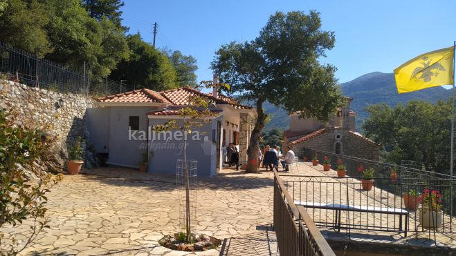 &Theta;&epsilon;ί&alpha; &Lambda;&epsilon;&iota;&tau;&omicron;&upsilon;&rho;&gamma;ί&alpha; &sigma;&tau;&eta;&nu; &Iota;&epsilon;&rho;ά &Mu;&omicron;&nu;ή &Epsilon;&upsilon;&alpha;&gamma;&gamma;&epsilon;&lambda;&iota;&sigma;&mu;&omicron;ύ Ά&kappa;&omicron;&beta;&alpha;&sigmaf; (&epsilon;&iota;&kappa;ό&nu;&epsilon;&sigmaf;)