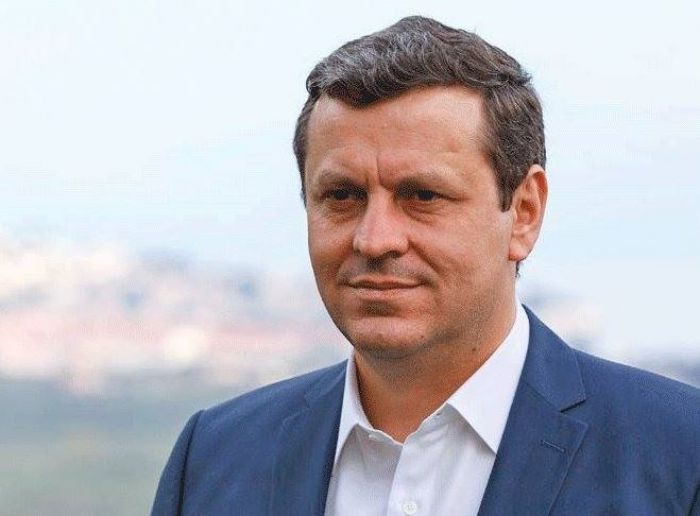 &Omicron; &Delta;ή&mu;&alpha;&rho;&chi;&omicron;&sigmaf; &Beta;ό&rho;&epsilon;&iota;&alpha;&sigmaf; &Kappa;&upsilon;&nu;&omicron;&upsilon;&rho;ί&alpha;&sigmaf; &gamma;&iota;&alpha; &tau;&omicron;&upsilon;&sigmaf; &tau;&alpha;&xi;&iota;&delta;&iota;ώ&tau;&epsilon;&sigmaf;: "&Epsilon;&kappa;&theta;έ&tau;&omicron;&upsilon;&mu;&epsilon; &tau;&omicron;&upsilon;&sigmaf; &delta;&iota;&kappa;&omicron;ύ&sigmaf; &mu;&alpha;&sigmaf; &alpha;&nu;&theta;&rho;ώ&pi;&omicron;&upsilon;&sigmaf; &sigma;&tau;&omicron;&nu; &kappa;&omicron;&rho;&omega;&nu;&omicron;ϊό"