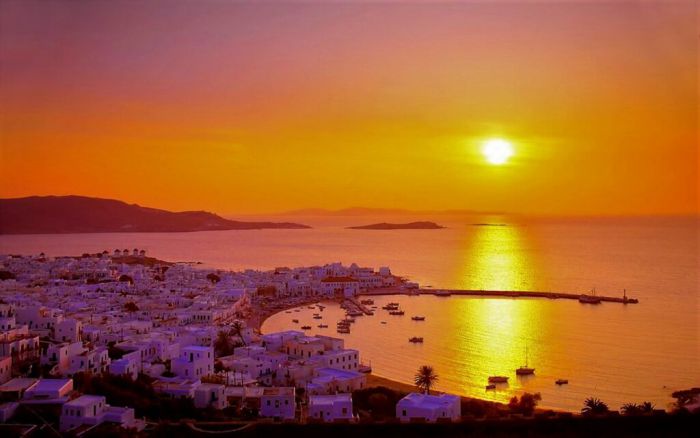 Μύκονος | Χρέωσαν 500 ευρώ τουρίστες για να δουν το ηλιοβασίλεμα