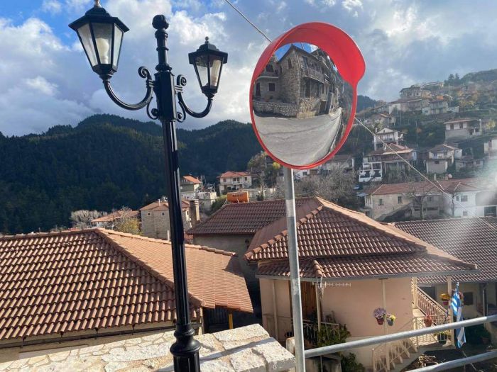 Νέοι καθρέφτες σε δρόμους της Γορτυνίας (εικόνες)