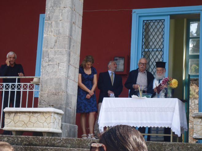 Ο αγιασμός στα σχολεία των Τροπαίων (εικόνες – βίντεο)!