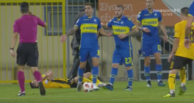 &Mu;&epsilon; &pi;έ&nu;&alpha;&lambda;&tau;&iota; - "&mu;&alpha;ϊ&mu;&omicron;ύ" &kappa;έ&rho;&delta;&iota;&sigma;&epsilon; &eta; &Alpha;&Epsilon;&Kappa; &sigma;&tau;&eta;&nu; &Tau;&rho;ί&pi;&omicron;&lambda;&eta; - &Gamma;&epsilon;&lambda;ά&epsilon;&iota; ό&lambda;&eta; &eta; &Epsilon;&lambda;&lambda;ά&delta;&alpha;! (vd)