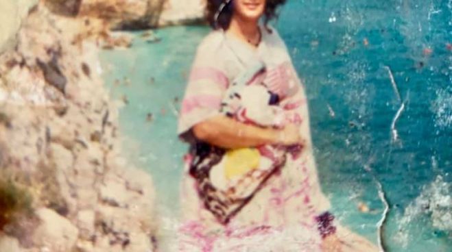 &Delta;&epsilon;ί&tau;&epsilon; &tau;&eta;&nu; &Nu;&tau;ί&nu;&alpha; &Nu;&iota;&kappa;&omicron;&lambda;ά&kappa;&omicron;&upsilon; &sigma;&epsilon; &phi;&omega;&tau;&omicron;&gamma;&rho;&alpha;&phi;ί&alpha; &tau;&omicron;&upsilon; 1990!