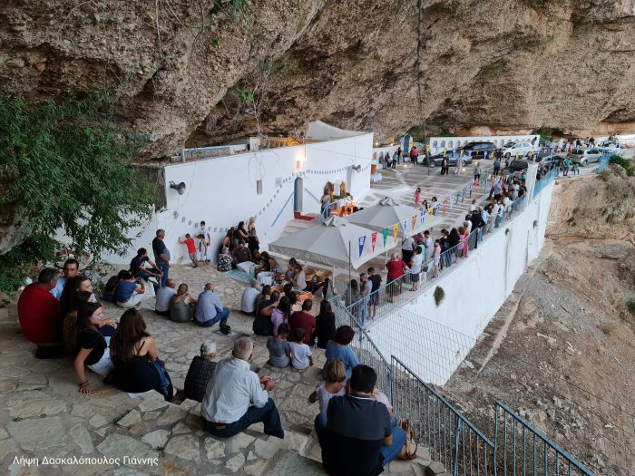 Ο Εσπερινός στη Τιμίας Ζώνης της Παναγίας Χώρα Γορτυνίας (εικόνες)