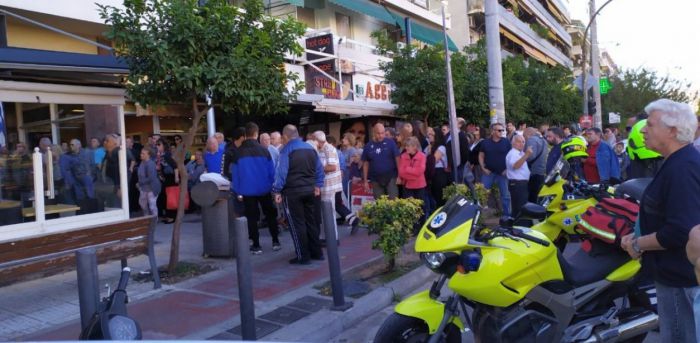 Γαλάτσι | Πήδηξε από τον πέμπτο για να αυτοκτονήσει και ... τον έσωσε τέντα (εικόνες)