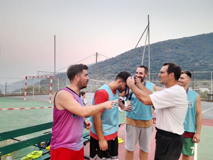 &Tau;&omicron; 3on3 &Mu;&pi;ά&sigma;&kappa;&epsilon;&tau; &sigma;&tau;&omicron;&nu; &Tau;&upsilon;&rho;ό &omicron;&lambda;&omicron;&kappa;&lambda;&eta;&rho;ώ&theta;&eta;&kappa;&epsilon; &mu;&epsilon; &alpha;&pi;ό&lambda;&upsilon;&tau;&eta; &epsilon;&pi;&iota;&tau;&upsilon;&chi;ί&alpha; &gamma;&iota;&alpha; &alpha;&kappa;ό&mu;&eta; &mu;ί&alpha; &chi;&rho;&omicron;&nu;&iota;ά! (&epsilon;&iota;&kappa;ό&nu;&epsilon;&sigmaf;)
