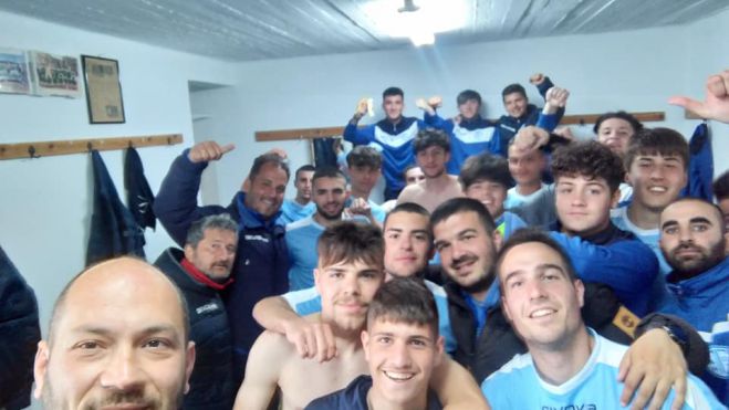 &Sigma;&tau;&eta;&nu; &kappa;&omicron;&rho;&upsilon;&phi;ή &pi;&alpha;&rho;&alpha;&mu;έ&nu;&epsilon;&iota; &omicron; &Alpha;&Omicron; &Nu;έ&omega;&nu; &Tau;&rho;ί&pi;&omicron;&lambda;&eta;&sigmaf;!