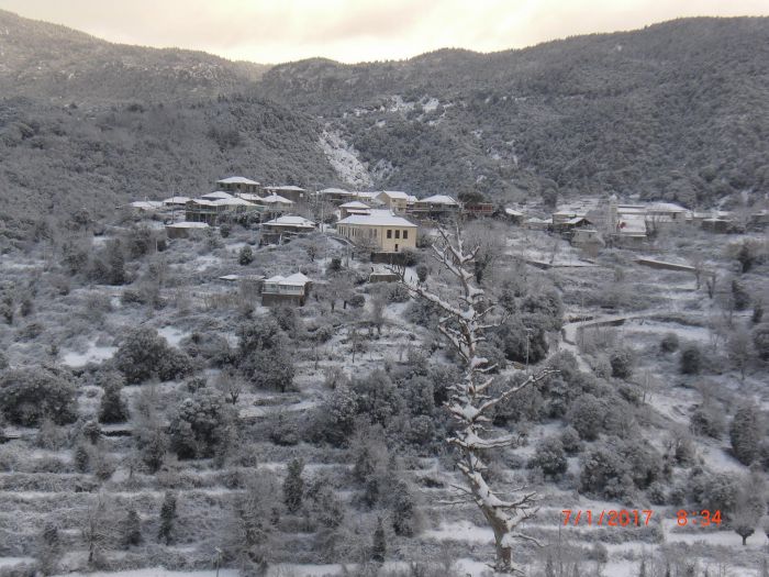 Ολόλευκο το χωριό Δυρράχι! (εικόνες)