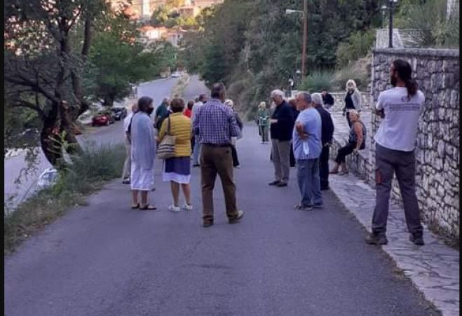 Ειρηνική διαμαρτυρία για τα σκουπίδια στο Γυμνάσιο έγινε στη Δημητσάνα