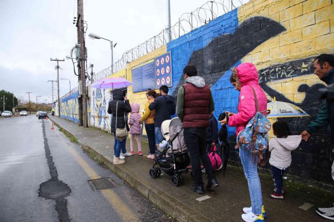 Πρόσφυγες παρακολούθησαν το παιχνίδι του Αστέρα στο γήπεδο &quot;Θ. Κολοκοτρώνης&quot;! (vd)