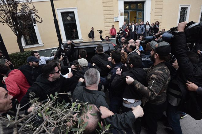 &Xi;&upsilon;&lambda;&omicron;&kappa;ό&pi;&eta;&sigma;&alpha;&nu; &tau;&omicron;&nu; &delta;&omicron;&lambda;&omicron;&phi;ό&nu;&omicron; &tau;&eta;&sigmaf; &Delta;ώ&rho;&alpha;&sigmaf; έ&xi;&omega; &alpha;&pi;ό &tau;&alpha; &delta;&iota;&kappa;&alpha;&sigma;&tau;ή&rho;&iota;&alpha; &tau;&eta;&sigmaf; &Epsilon;&upsilon;&epsilon;&lambda;&pi;ί&delta;&omega;&nu; (vd)