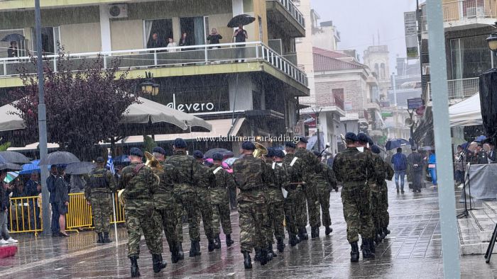 Τα φωτογραφικά κλικ της παρέλασης για την Άλωση στην Τρίπολη