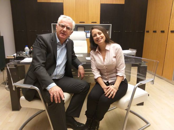 &Sigma;&tau;&eta; "&Nu;έ&alpha; &Tau;&rho;ί&pi;&omicron;&lambda;&eta;" &eta; &Alpha;&nu;&alpha;&sigma;&tau;&alpha;&sigma;ί&alpha; &Sigma;&pi;&upsilon;&rho;&omicron;&pi;&omicron;ύ&lambda;&omicron;&upsilon;