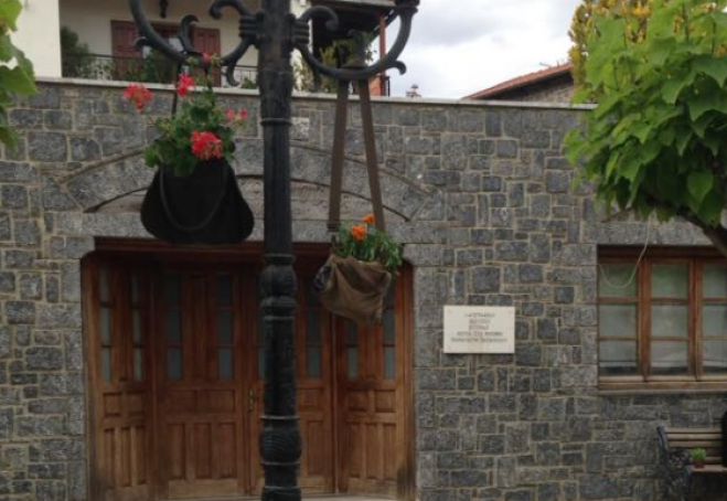 Δενδροφύτευση στην πλατεία της Βυτίνας (εικόνες)