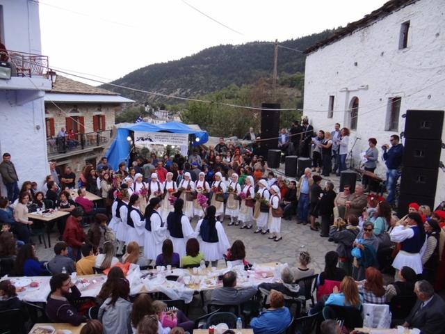 &Chi;&iota;&lambda;&iota;ά&delta;&epsilon;&sigmaf; &epsilon;&pi;&iota;&sigma;&kappa;έ&pi;&tau;&epsilon;&sigmaf; &kappa;&alpha;&tau;έ&kappa;&lambda;&upsilon;&sigma;&alpha;&nu; &tau;&eta;&nu; &Kappa;&alpha;&sigma;&tau;ά&nu;&iota;&tau;&sigma;&alpha; &gamma;&iota;&alpha; &tau;&eta; &gamma;&iota;&omicron;&rho;&tau;ή &tau;&omicron;&upsilon; &Kappa;ά&sigma;&tau;&alpha;&nu;&omicron;&upsilon;! (video)