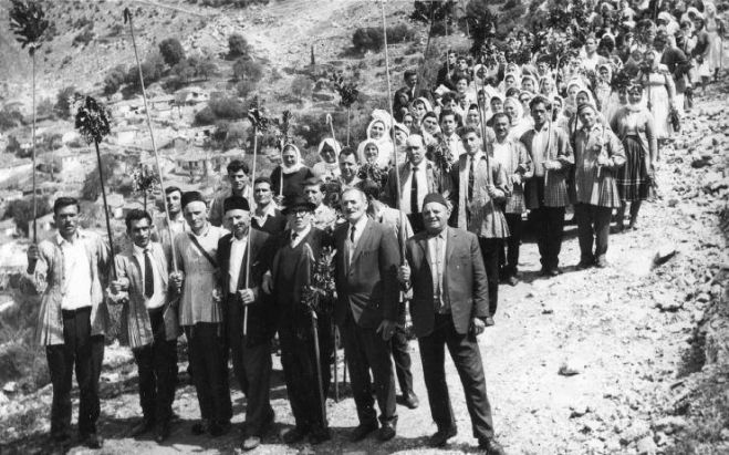 Τι συμβολίζει το δρώμενο με το χορό του Αγιώργη στη Νεστάνη!