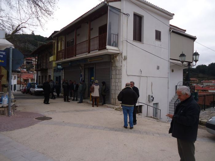 Τρόπαια | Κλειστή η τράπεζα και το ΑΤΜ - Ανησυχία για οριστικό λουκέτο (εικόνες)
