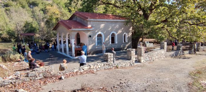 &Gamma;&iota;&omicron;&rho;&tau;ά&zeta;&epsilon;&iota; &tau;&omicron; &epsilon;&xi;&omega;&kappa;&lambda;ή&sigma;&iota; &tau;&eta;&sigmaf; &Alpha;&gamma;ί&alpha;&sigmaf; &Theta;&epsilon;&omicron;&delta;ώ&rho;&alpha;&sigmaf; &sigma;&tau;&omicron;&upsilon;&sigmaf; &Chi;&rho;ά&nu;&omicron;&upsilon;&sigmaf; &Mu;&epsilon;&gamma;&alpha;&lambda;ό&pi;&omicron;&lambda;&eta;&sigmaf; (&epsilon;&iota;&kappa;ό&nu;&epsilon;&sigmaf;)