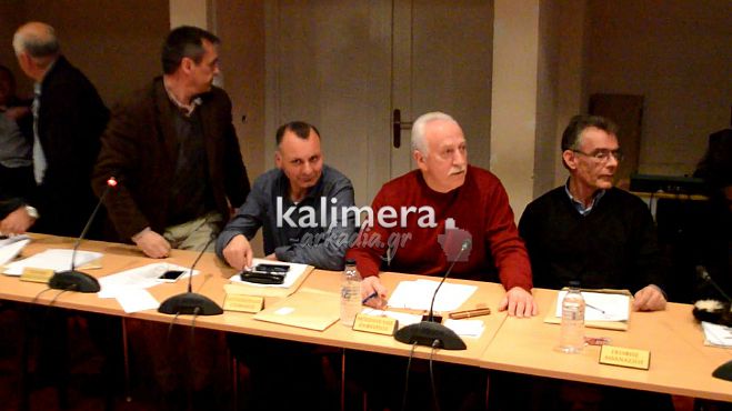 &Eta; &sigma;&tau;&iota;&gamma;&mu;ή &tau;&omicron;&upsilon; &sigma;&epsilon;&iota;&sigma;&mu;&omicron;ύ &sigma;&tau;&omicron; &Delta;&eta;&mu;&omicron;&tau;&iota;&kappa;ό &Sigma;&upsilon;&mu;&beta;&omicron;ύ&lambda;&iota;&omicron; &Tau;&rho;ί&pi;&omicron;&lambda;&eta;&sigmaf;! (vd)